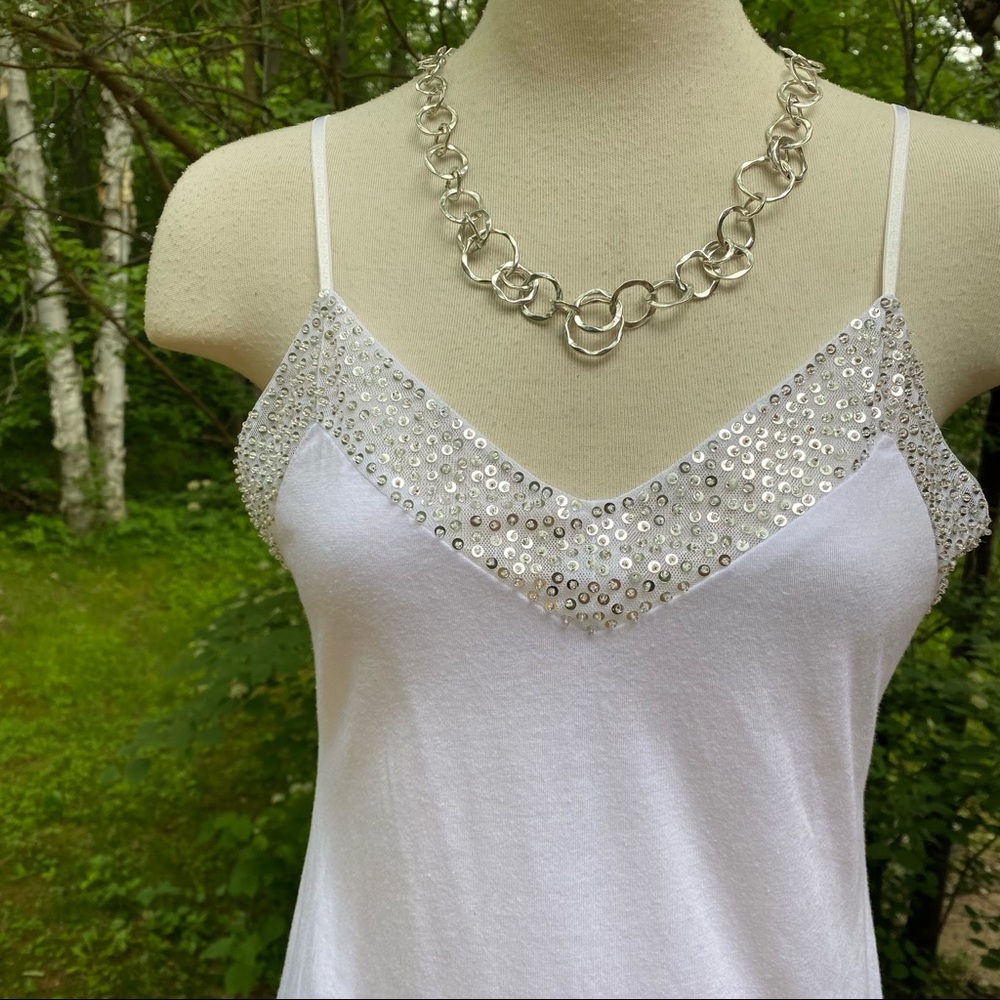 ❄️White sequin embellished tank top.